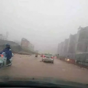 Σ�ڵ�Ϧ���V���J�ݞ����K�~(y��)���Rɽ�鱩�l(f��)�ľ޴����{